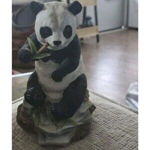 Vintage Andrea by Sadek Panda Porcelain Figurine #5621 Smoke Free Home